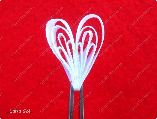 Лепесток из атласной ленты Лепесток из атласной ленты