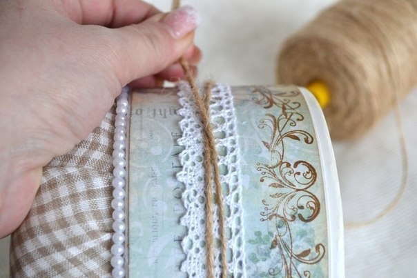 Нежная шкатулка - игольница из жестяной коробочки Нежная шкатулка - игольница из жестяной коробочки