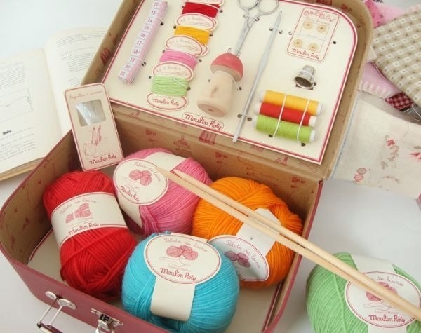 Идея - превращаем старый чемодан в органайзер для хранения рукодельных мелочей