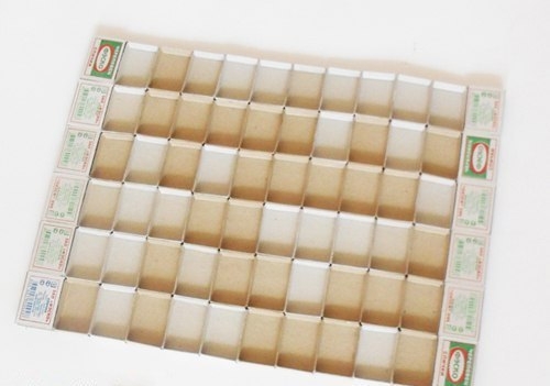 Идея для семейных фотографий - панно из спичечных коробков