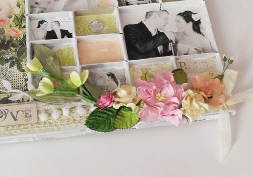 Идея для семейных фотографий - панно из спичечных коробков