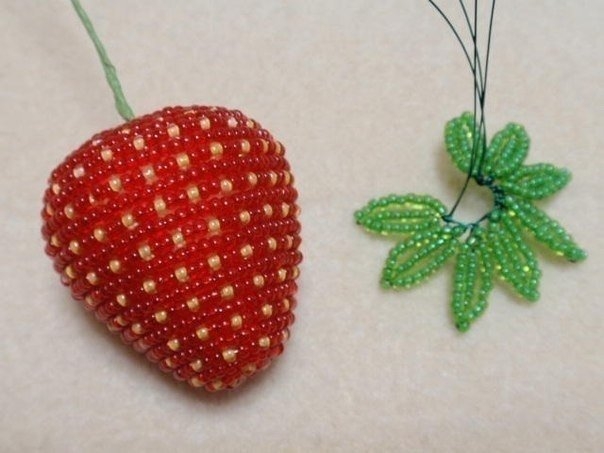 Как сделать бисерную клубничку