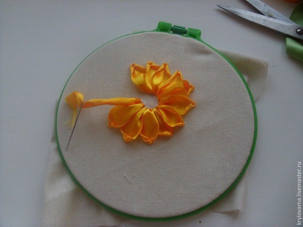 Вышиваем подсолнухи лентами