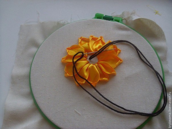 Вышиваем подсолнухи лентами
