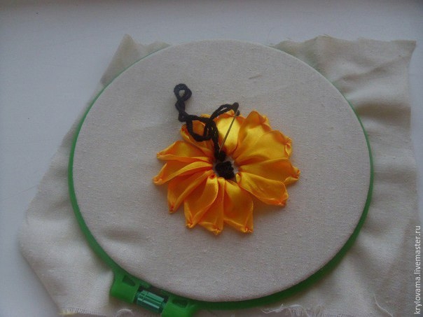 Вышиваем подсолнухи лентами