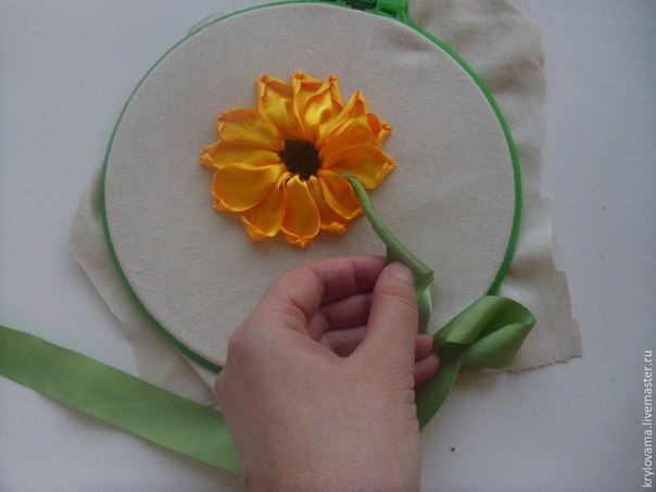 Вышиваем подсолнухи лентами
