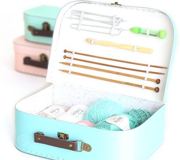 Такой органайзер для рукодельниц вы сможете сделать практически из любой коробки.