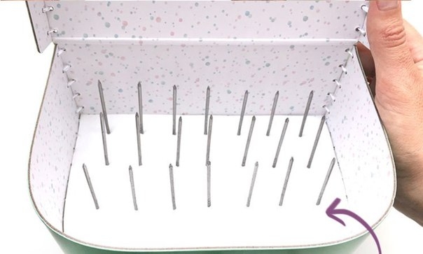 Такой органайзер для рукодельниц вы сможете сделать практически из любой коробки.