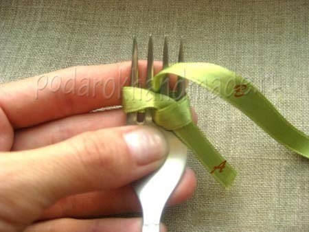 Как без труда завязать маленький бантик