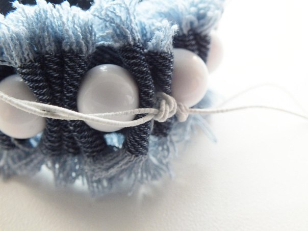 Браслет из старых джинс