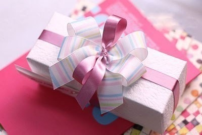 Как красиво завязать ленту на подарочной упаковке