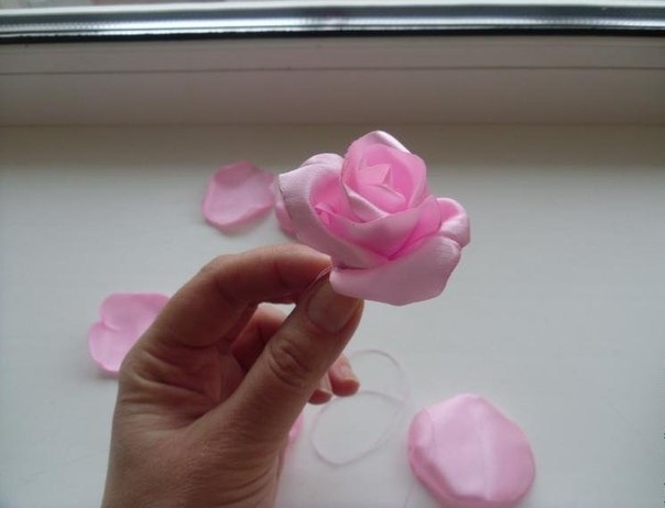 Создаем реалистичную розу из лент