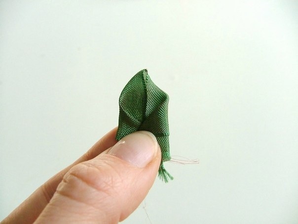 Нежная брошка с цветами