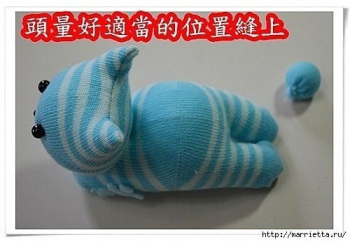 Забавные и очень милые котята из носков