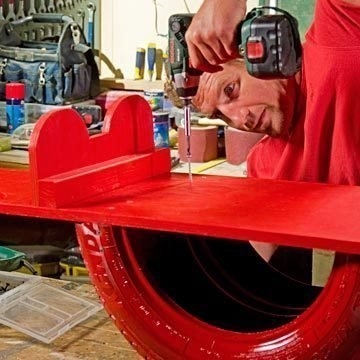 Делаем качели из старой покрышки Делаем качели из старой покрышки