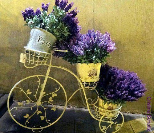 Вторая жизнь велосипеда в саду.