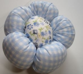 Цветы из лоскутков в горшочке