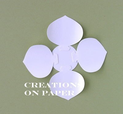 Нежная роза из бумаги