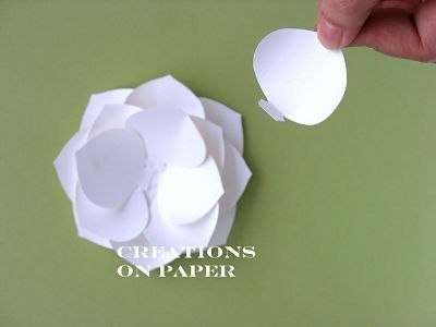 Нежная роза из бумаги