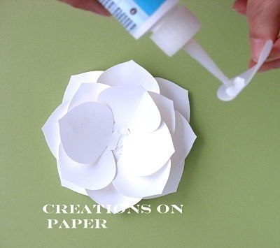 Нежная роза из бумаги