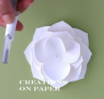 Нежная роза из бумаги