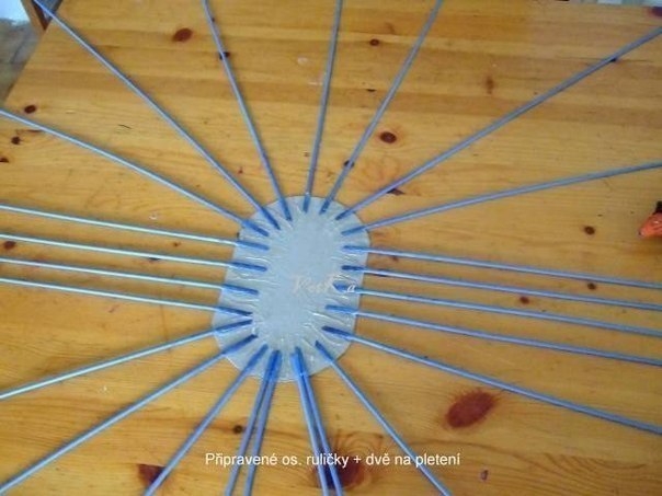 Плетем из газетных трубочек