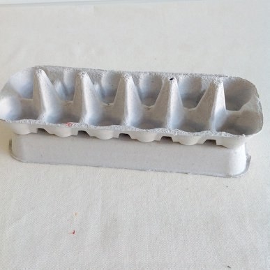 Кораблик из яичных лотков