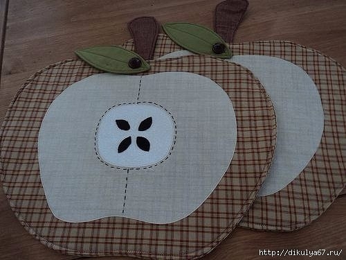 Декоративные салфеточки в виде яблочек под тарелки