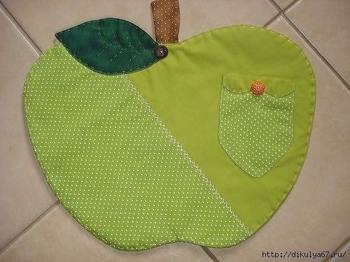 Декоративные салфеточки в виде яблочек под тарелки