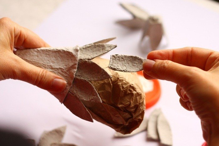 Ёжик из яичных лотков Ёжик из яичных лотков