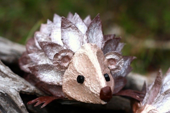 Ёжик из яичных лотков Ёжик из яичных лотков