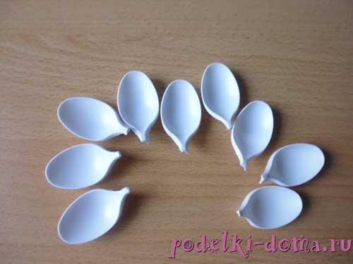 Подснежники из пластиковых чайных ложек