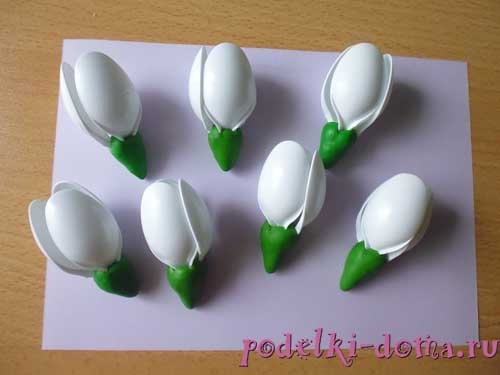 Подснежники из пластиковых чайных ложек
