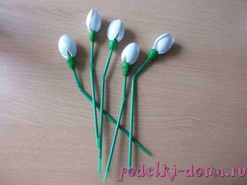 Подснежники из пластиковых чайных ложек
