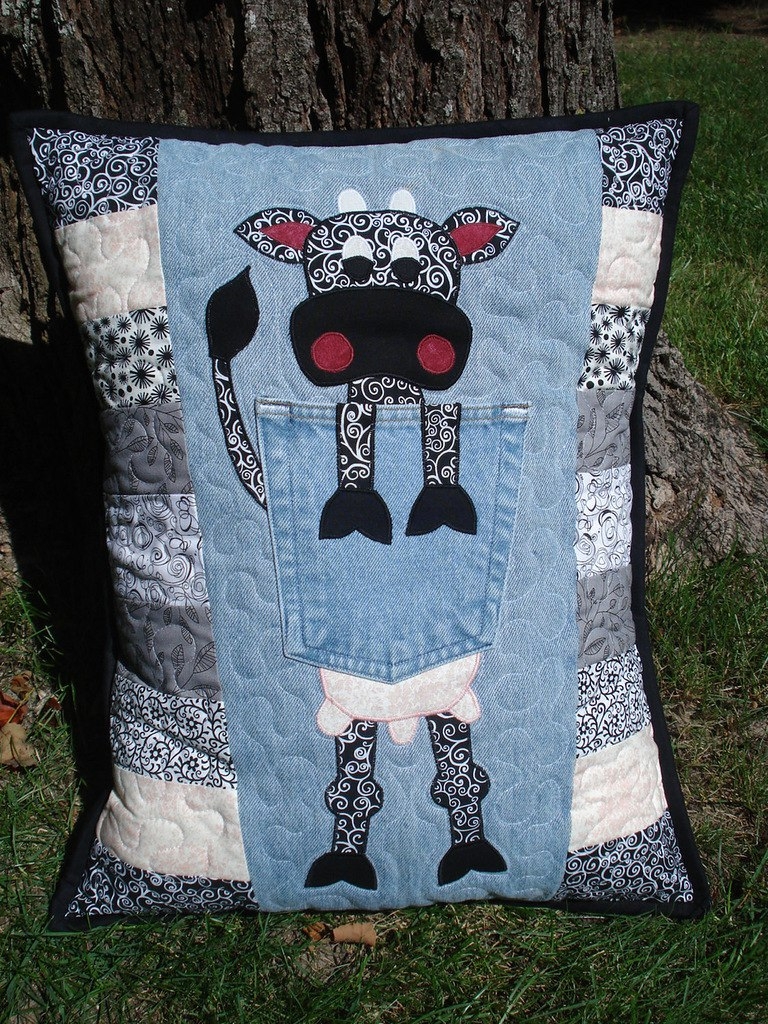 Декоративные подушки из старых джинсов