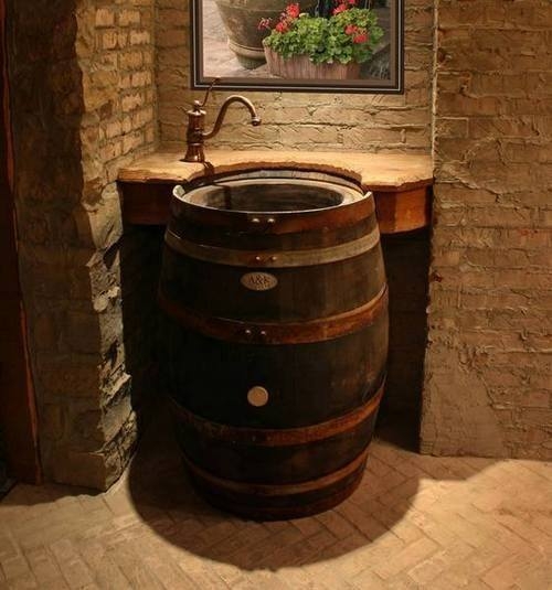 Интересное применение деревянной бочки
