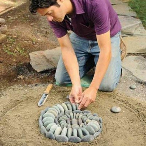 Делаем узорную садовую дорожку из гальки