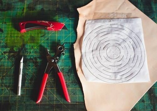 Кашпо для цветов из кожи