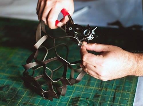 Кашпо для цветов из кожи