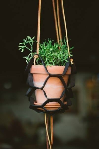 Кашпо для цветов из кожи