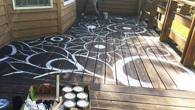 Деревянный пол на даче: способы декора своими руками