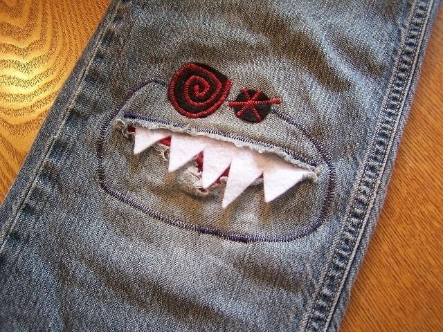 Идея как спрятать дырки на детских джинсах