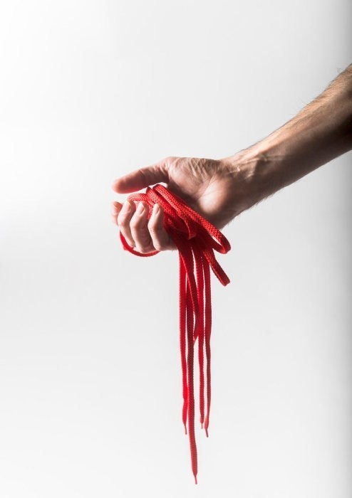 Светильники с плафонами из шнурков.