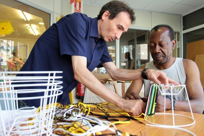 Светильники с плафонами из шнурков.