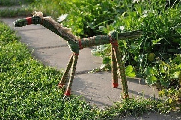 Лошадка из травы