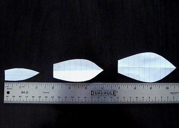 Цветы лотоса из пластиковых бутылок из-под молока