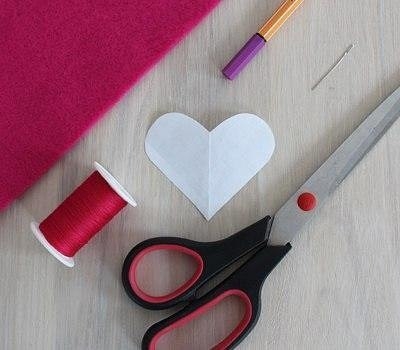 Закладка Сердечко. Интересная идея, чтобы не загибать странички. Закладка Сердечко. Интересная идея, чтобы не загибать странички.