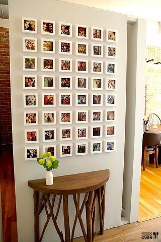 Как оформить стену любимыми фотографиями.
