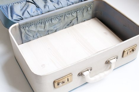 Куда пристроить старый чемодан...