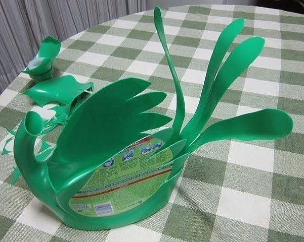 Лебедь из пластиковой бутылки